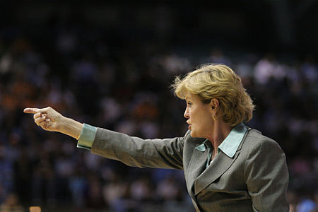 Pat Summitt coaches basketball