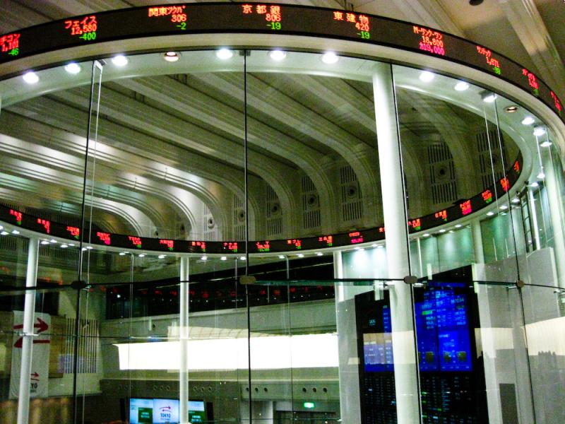 The market centre in the Tokyo Stock Exchange. (Photo via Wikimedia Commons)