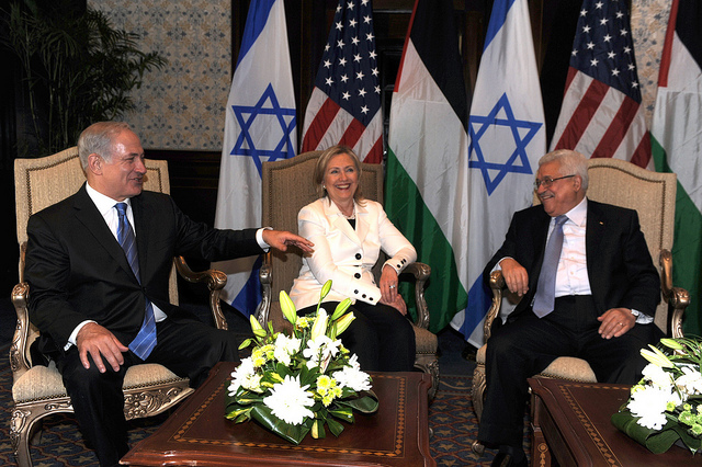 Netanyahu, Clinton and Abbas (Creative Commons).