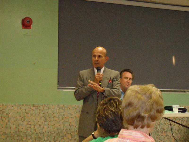 Sheriff Lee Baca addresses Sherman Oaks Homeowners Association