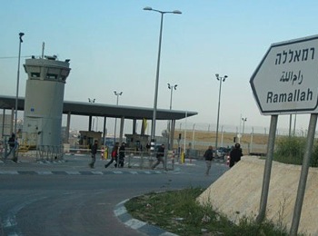 Israel implements hundreds of checkpoints. Photo by Neon Tommy/Len Ly