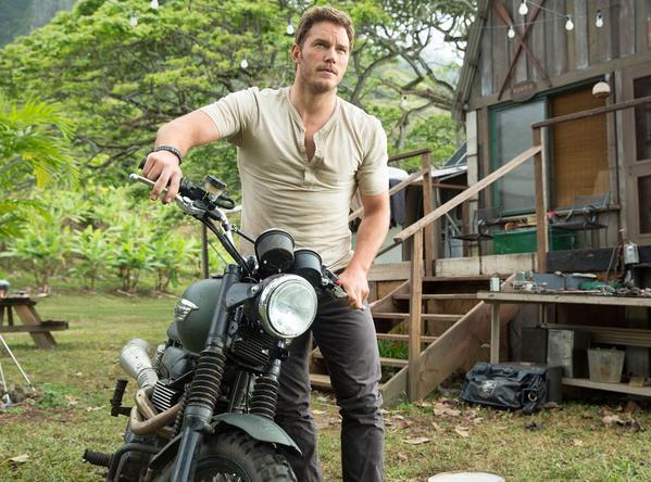 Chris Pratt stars in "Jurassic World," the fourth installment in the "Jurassic Park" series. (Twitter/@dinersrevista)
