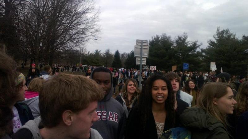 Crowds of Vassar students gather to counter-protest the Westboro picket. (Shannon Gayle Smith)