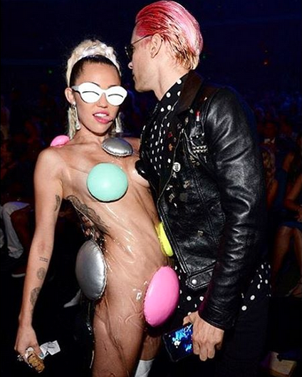 Boob Tit Miley Cyrus - MTV Video Music Awards 2015: Miley Cyrus Gets Naked And Drops New Album  While Hosting | Neon Tommy