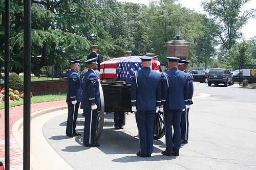 Respects paid to fallen military servicemen, photo by rachaelvoorhees via Creative Commons