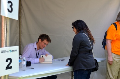 John Green delights fans (Sara Newman/Neon Tommy)