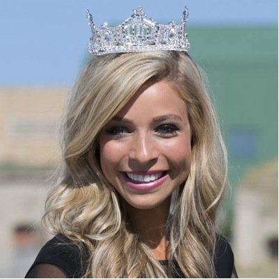 With the big crown comes big responsibilities (Kira Kazantsev/Twitter)