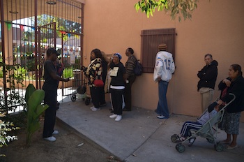 A Community Place helps feed Los Angelenos living below the poverty line, (Sara Newman/Neon Tommy) A Community Place helps feed Los Angelenos living below the poverty line, (Sara Newman/Neon Tommy)