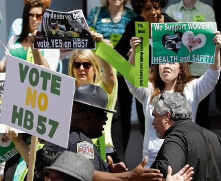 Alabama supporters of the ruling for the abortion clinic law. (Twitter/@NBCNews)