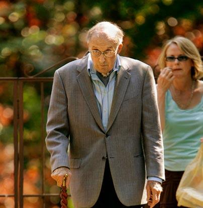 Chief Justice William H. Rehnquist in 2005 with his daughter, Janet, who affected his decision-making. (Twitter/@TruAtlas)