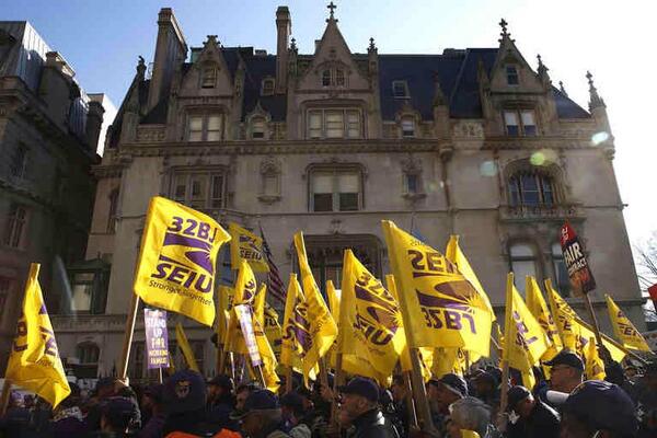 Does the ruling help or harm unions in Illinois? (Twitter/@MattyFanatic)