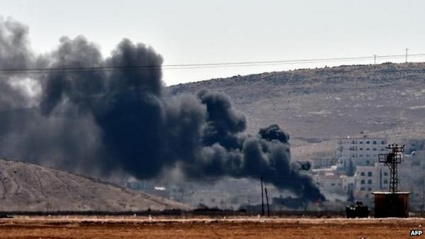 Fighting ensues in the border town of Kobane. / @BBCWorld via Twitter 