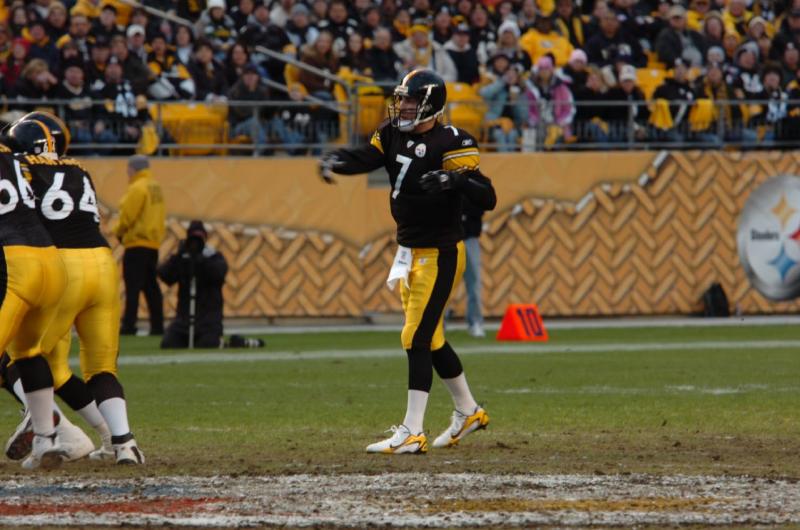 Big Ben is on fire right now, and has set an NFL record with 12 touchdown passes over the past two weeks. And next week, he plays the Jets. (SteelCityHobbies/Wikimedia Commons)