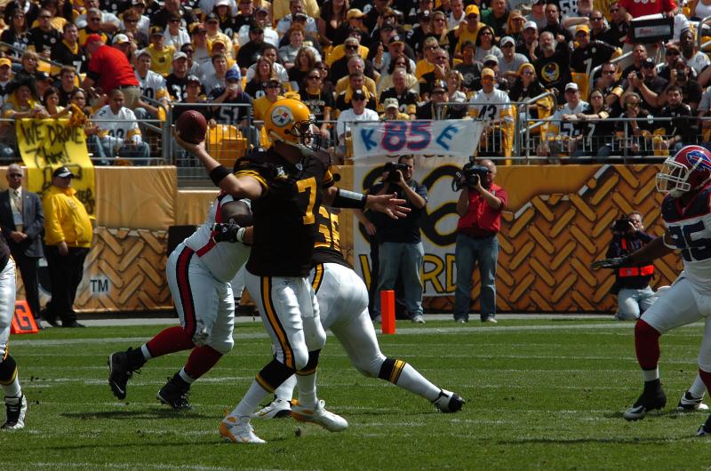 Big Ben put on one of the best quarterback performances of the year in the Steelers' 51-34 domination of the Colts. (SteelCityHobbies/Wikimedia Commons)