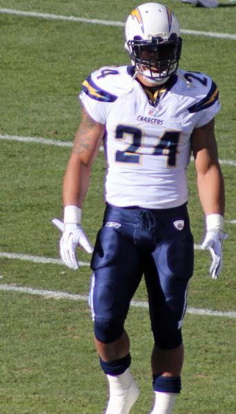 Ryan Mathews has had a fantastic season, rushing for over 1,200 yards and scoring seven total touchdowns for the playoff-bound Chargers. (Jeffrey Beall/Wikimedia Commons)