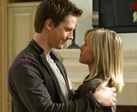 Jason Dohring and Kristen Bell in the 2004 show "veronica Mars" (Twitter/ @Veronicamars)