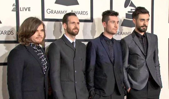 Bastille mixing and matching on the red carpet (Twitter/ @iHeartRadioNZ)