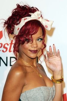 Side note, remember Rihanna's crazy red hair? (@ alis valis) Side note, remember Rihanna's crazy red hair? (@ alis valis)