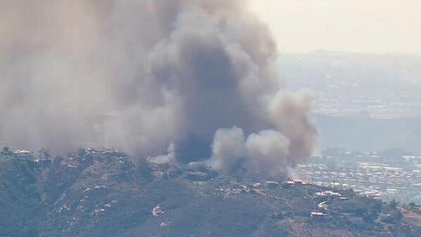 A wildfire that erupted in San Marcos has forced CSU San Marcos to evacuate. (@NBCLA/Twitter)
