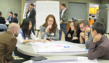 People discuss transportation in downtown Los Angeles. (Neon Tommy/Celeste Alvarez)