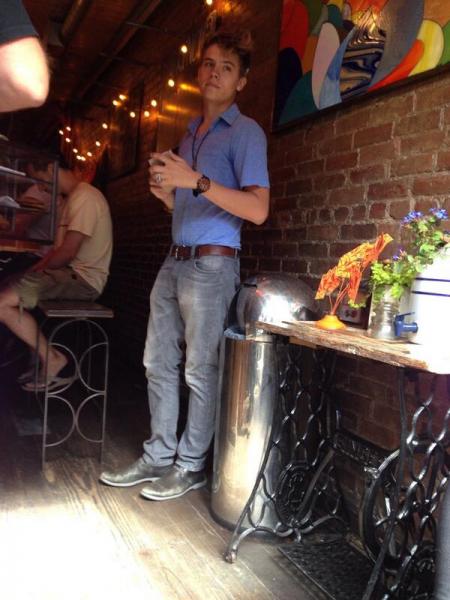 A fan spots Dylan working at a New York Restaurant (Twitter)