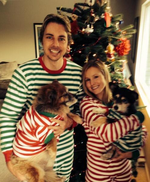 A Christmas family photo of Bell and Shepard, purposely leaving out daughter Lincoln (Twitter @daxshepard1) 