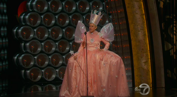 Who is it? Ellen or Glinda? (@BuzzFeedCeleb/Twitter)