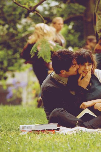 Joseph and Zooey as they win "cutest movie couple of all time" (Pinterest)