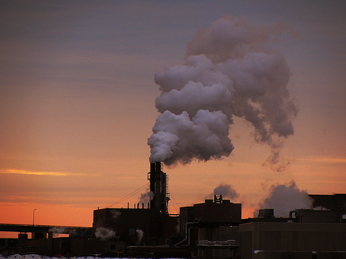 Power plant emissions produce 40 percent of greenhouse gas emissions. (Flickr user billy_wilson/Creative Commons)