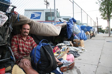 San Pedro's post office is a popular refuge among the neighborhood's homeless. Used with permission from Random Lengths News.