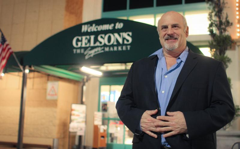 Eric Preven's campaign kicked off at Gelson's the Supermarket where he got a majority of his 505 official signatures to enter the race. (Cameron Quon/neontommy)