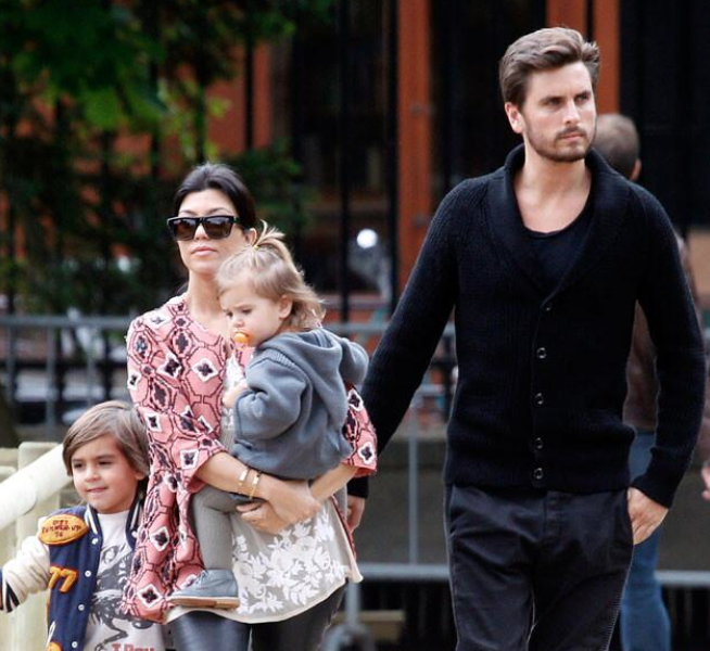 Kourtney Kardashian, Scott Disick and Mason and Penelope (@EOnline/Twitter). Kourtney Kardashian, Scott Disick and Mason and Penelope (@EOnline/Twitter).