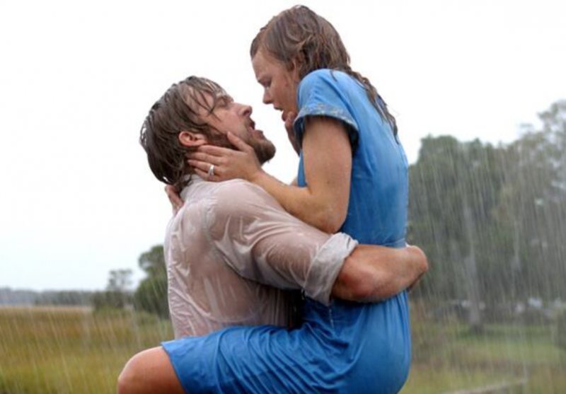 Ryan Gosling and Rachel McAdams in "The Notebook" (@InStyle/Twitter).