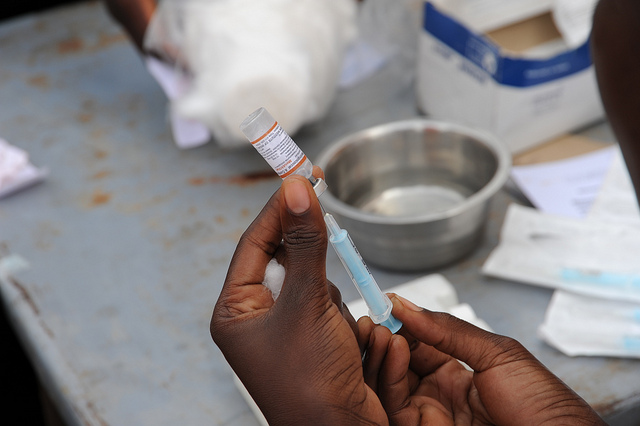 Breakthrough vaccine (PATH global hetitleh / Flickr) Breakthrough vaccine (PATH global health / Flickr)