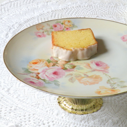 Lemon pound cake slice (highteaforalice.com/ GettyImages)