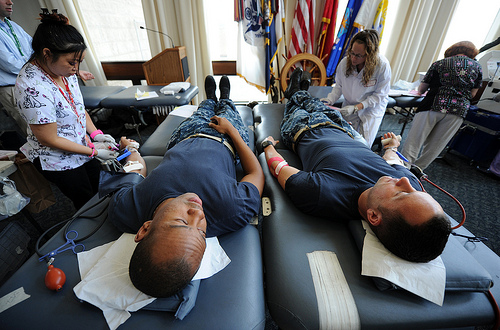 Donate blood (Official U.S. Navy Page / Flickr Creative Commons).