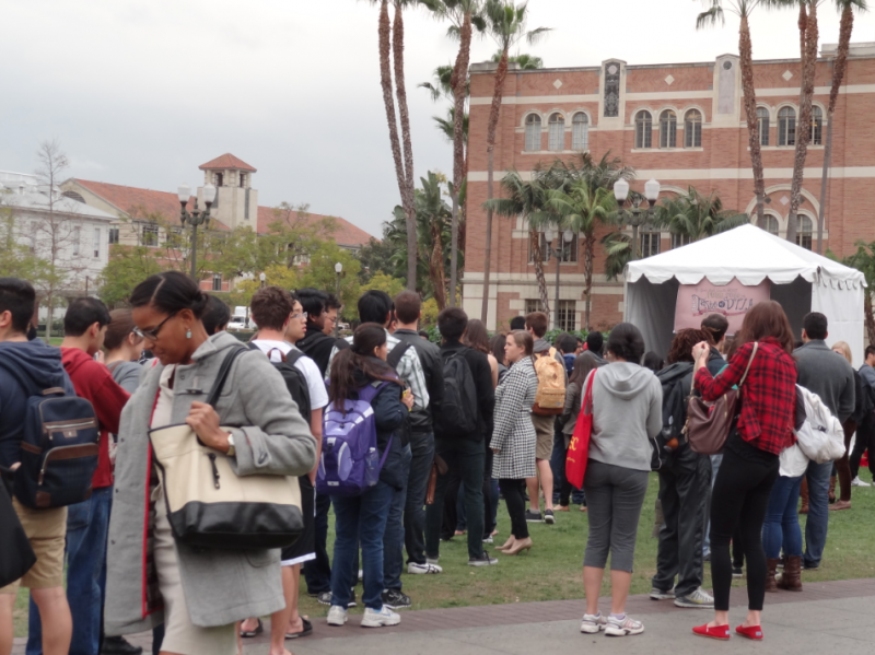 Students waiting in line to sign-in (Janelle Cabuco / Neon Tommy).