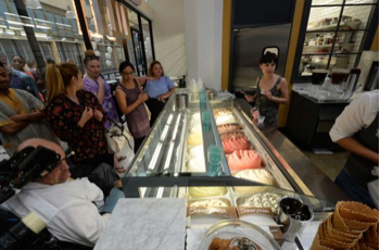 Gelateria Uli owner Uli Nasibova deals with the hustle and bustle of her ice cream shop (@GelateriaUli/Twitter).