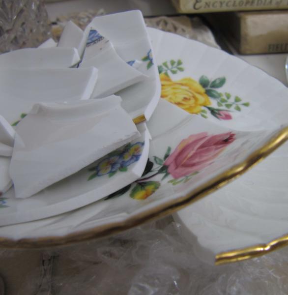 Broken plates in Denmark (Smashinglists.com) Broken plates in Denmark (Smashinglists.com)