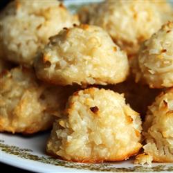 This Coconut Macaroons recipe yields about a dozen macaroons (via All Recipes).