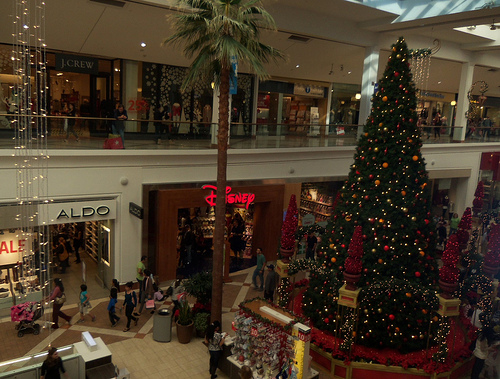 Festive Black Friday decorations help get shoppers into the Christmas spirit. (Creative Commons/Flickr)