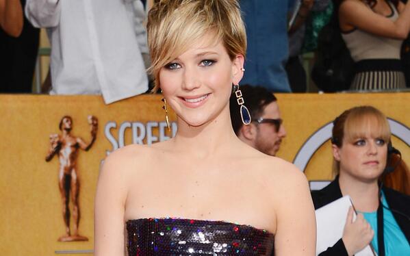 Jennifer Lawrence thinks tweeting should be punishable by law. (Twitter)