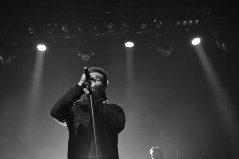 Jesse Rutherford gets deep into the music. (Katie Chen/Neon Tommy) Jesse Rutherford gets deep into the music. (Katie Chen/Neon Tommy)