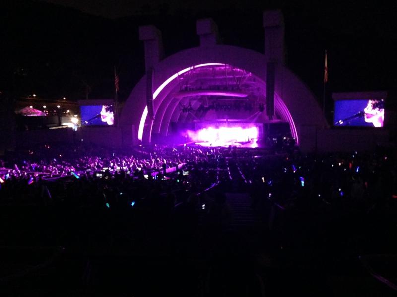 Tegan and Sara playing "Closer." (Jennifer Siegel/Neon Tommy)