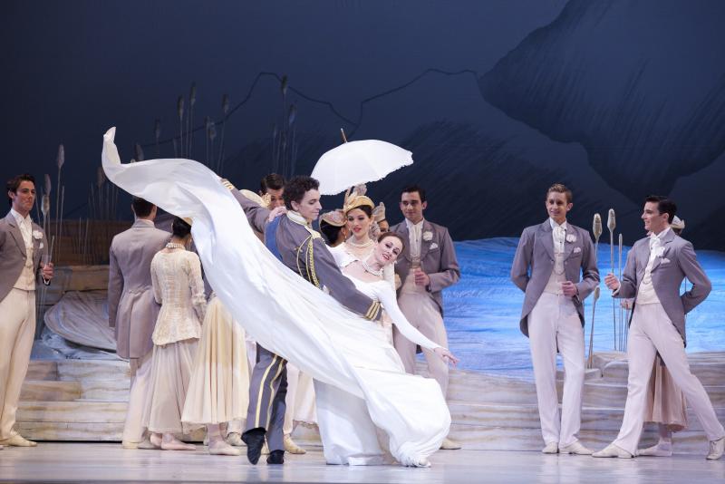 Graeme Murphy's Swan Lake. Photo by Lisa Tomasetti