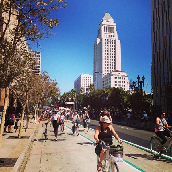 Angelenos take to the streets during a CicLAvia event. (Matthew Tinoco/Neon Tommy)