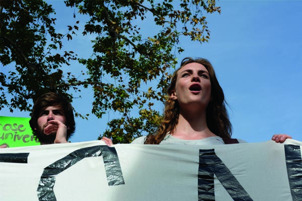 Students shout in defense of Workers' Rights. (Matthew Tinoco/Neon Tommy)