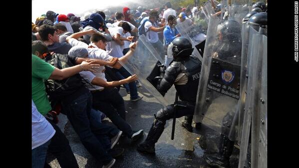 Venezuelan protests (Image via @CNNBrk) Venezuelan protests (Image via @CNNBrk)
