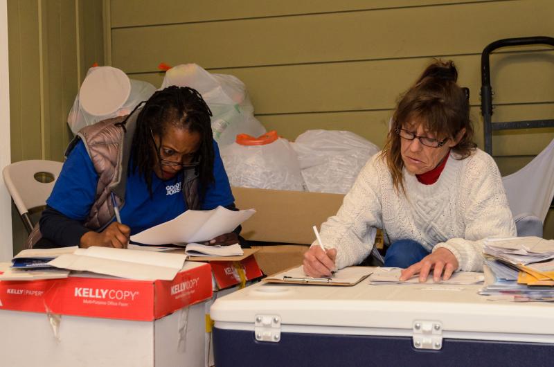 Volunteers from David Ryu's CD4 campaign at work. (Benjamin Dunn/Annenberg Media Center)