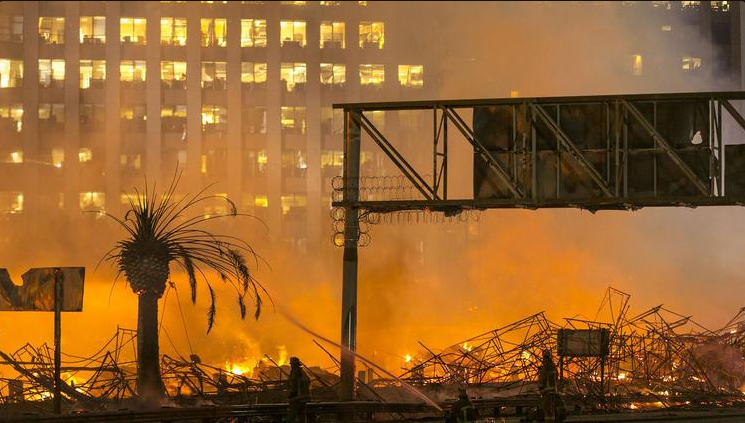 The fire shut down many parts of downtown and damaged nearby buildings. (@JP810/Twitter) The fire shut down many parts of downtown and damaged nearby buildings. (@JP810/Twitter)